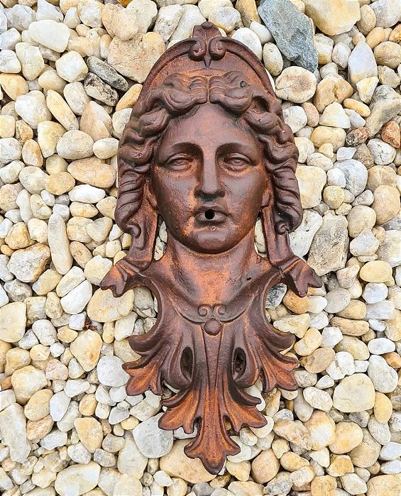 Fonte de Parede Rosto Cara de Minerva