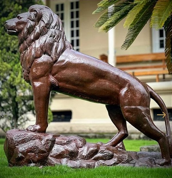 Escultura Leão do Alto