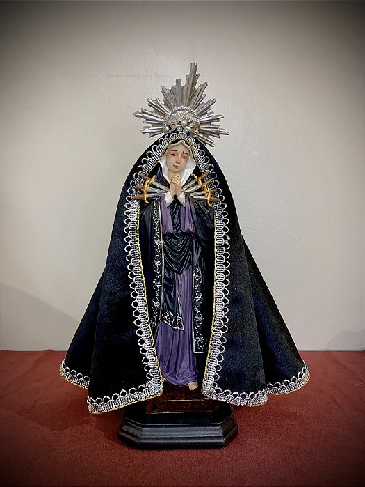 Nossa Senhora das Dores com manto e resplendor