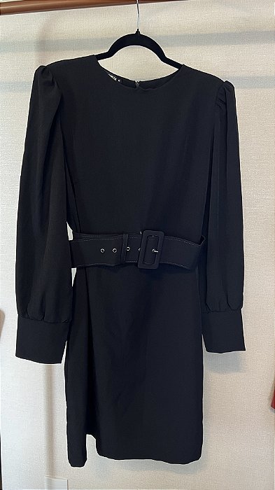 VESTIDO PRETO COM CINTO