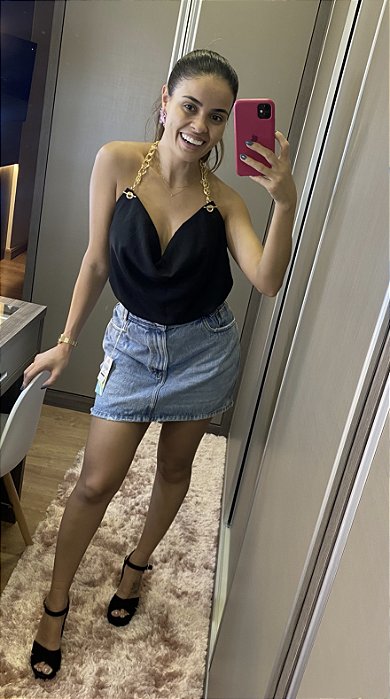 BLUSA FRENTE ÚNICA PRETA COM ALÇA DE CORRENTE