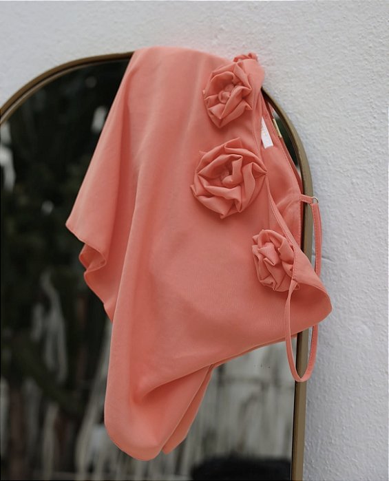 BLUSA CREPE LARANJA DETALHE DE FLOR