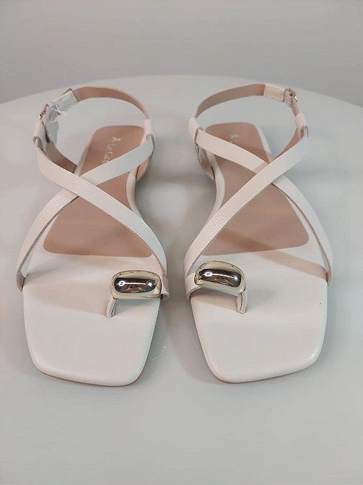 SANDÁLIA OFF WHITE COM BROCHE