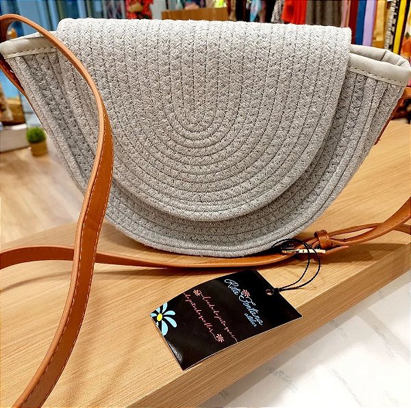 Bolsa palha meia lua cinza ✨️