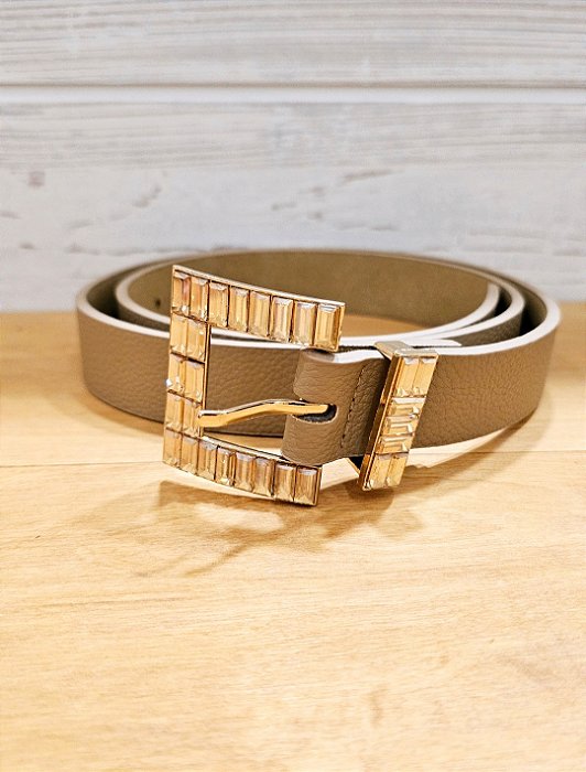 Cinto fivela cravejada em pedraria