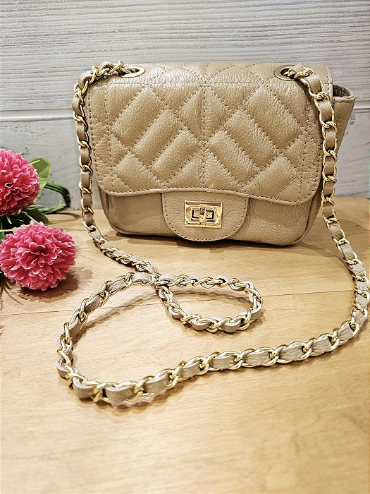 Bolsa couro matelassê bege alça corrente ✨️