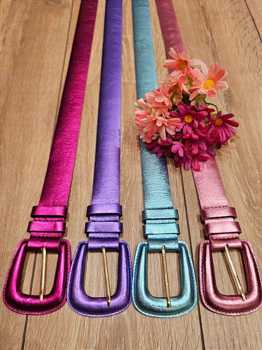 Cinto em couro metalizado