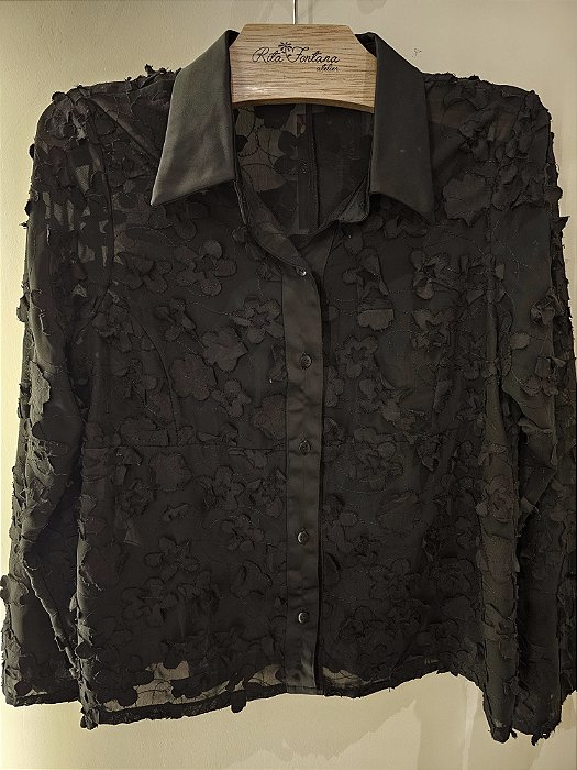 Camisa bordado relevo flores ♡