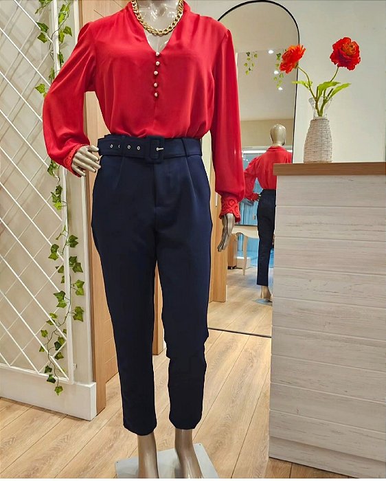 Calça alfaiataria azul marinho com cinto
