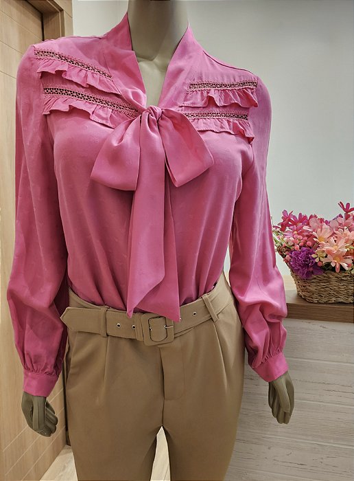 Blusa manga longa com babados e laço frontal 🩷