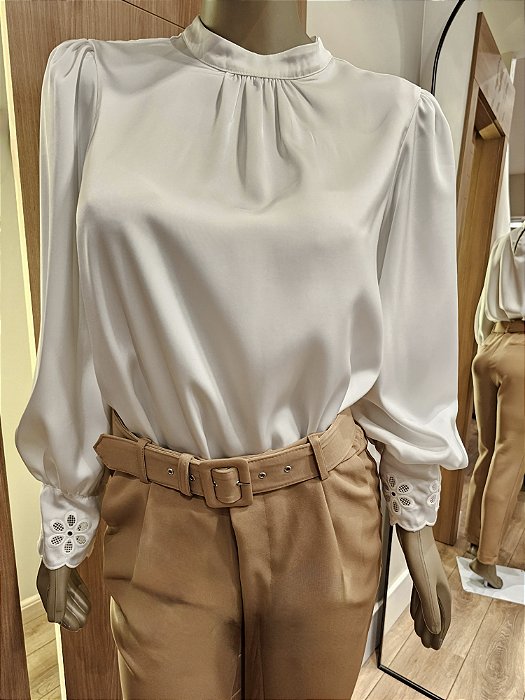 Blusa acetinada manga longa off-white 🤍