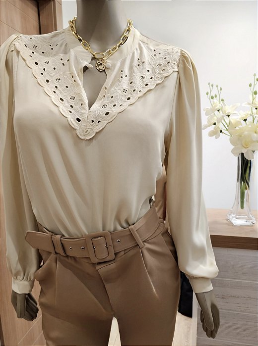 Blusa manga longa bege renda laise 🤍