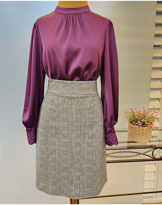 Blusa acetinada manga longa cor roxo 💜