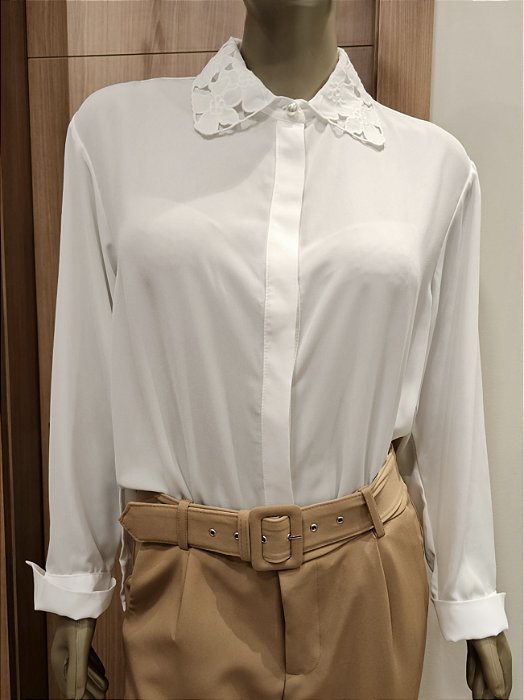 Camisa manga longa off-white com bordado Richelieu 🤍