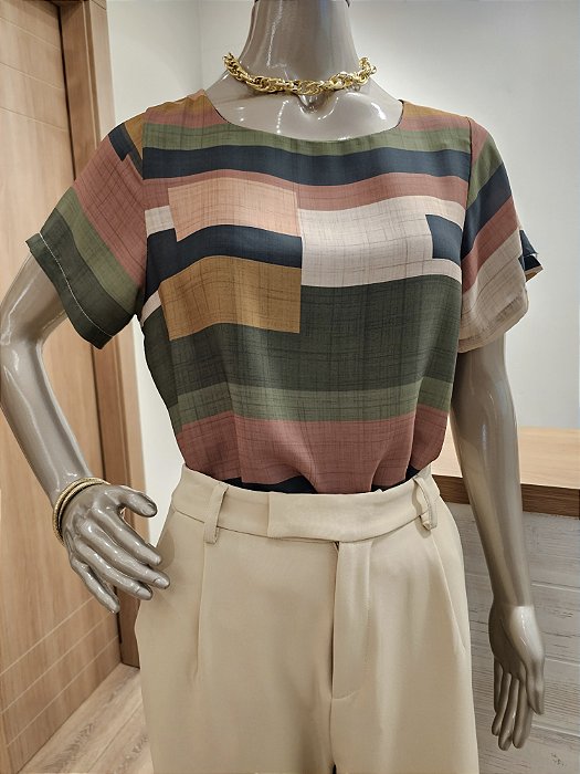 Blusa manga curta estampada em verde