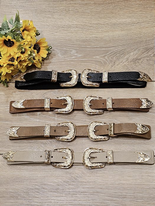 Cinto elástico duas fivelas detalhadas