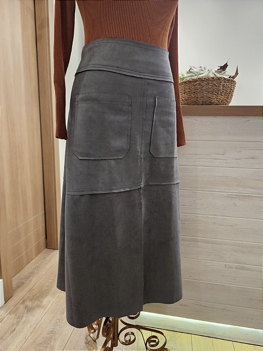 Saia midi em tecido suede grafite