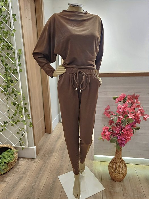 Conjunto calça e blusa manga morcego marrom
