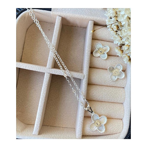 Conjunto Trevo Colar e Brincos Folheado à Prata