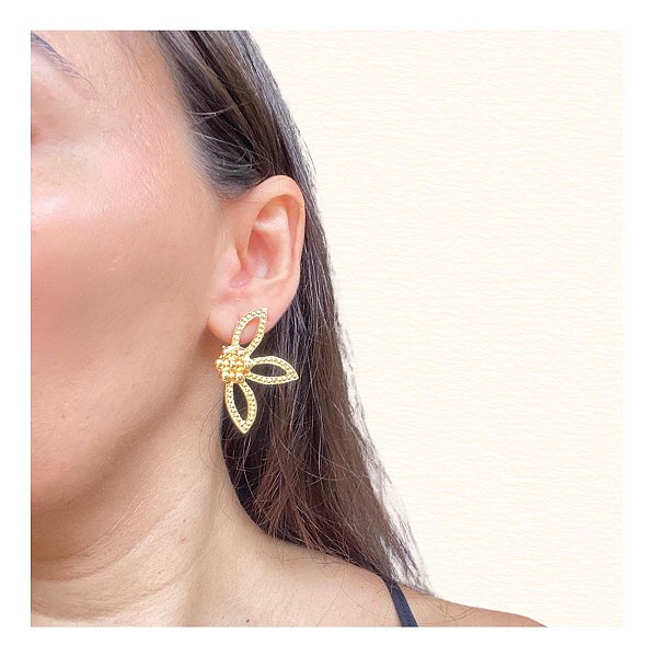 Brincos Floral Dourado Folheado a Ouro