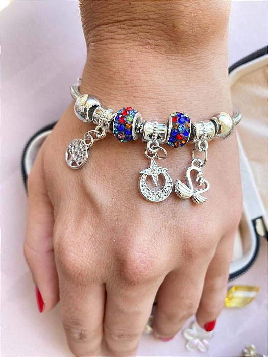 Pulseiras com Berloques Coloridos