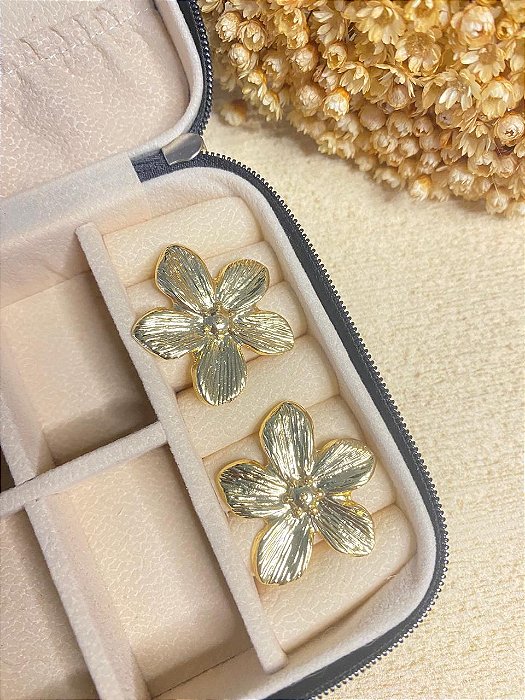 Brincos Flor Dourada Folheado a Ouro