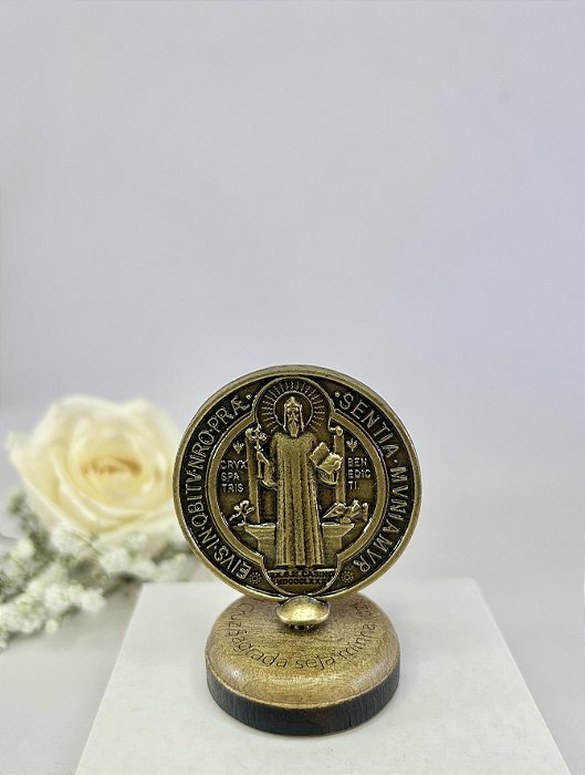 Medalha de São Bento para painel de carro