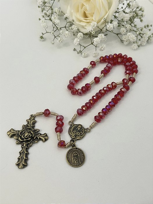 Terço de Santa Teresinha em Cristal Vermelho com Medalha Sagrada Face