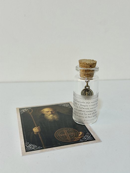 Lembrança de São Bento no vidro