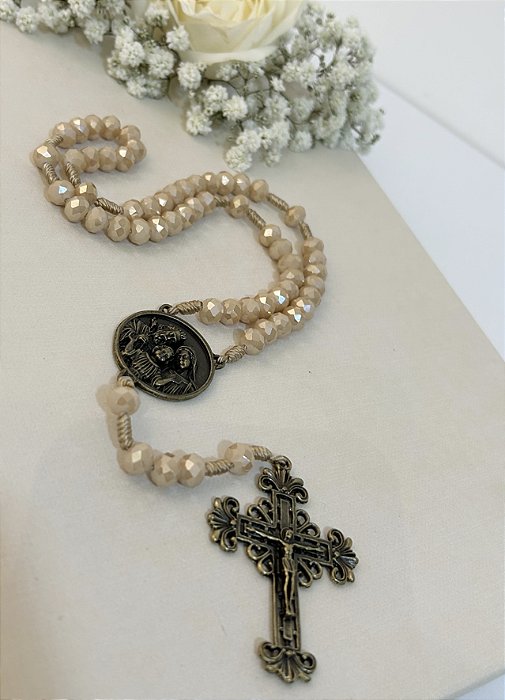 Terço Sagrada Família em Cristal Bege