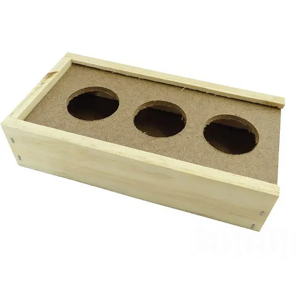 Comedouro com Furos de Madeira