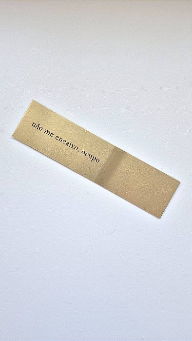 não me encaixo, ocupo | Lâminas de Poesia