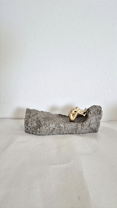 onde encontro apoio, semeio futuro | brotei do concreto | obra única