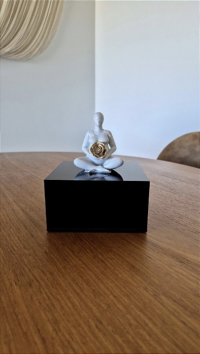 florescer interno jóia | escultura com pedestal