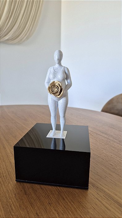 levanto para o florescer | escultura com pedestal