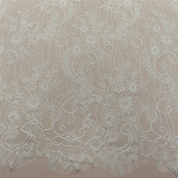 Renda Chantilly 75124 Off White - valor referente peça de 3 metros