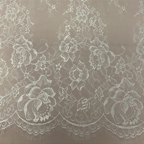 Renda Chantilly 40004 Off White - valor referente peça de 3 metros