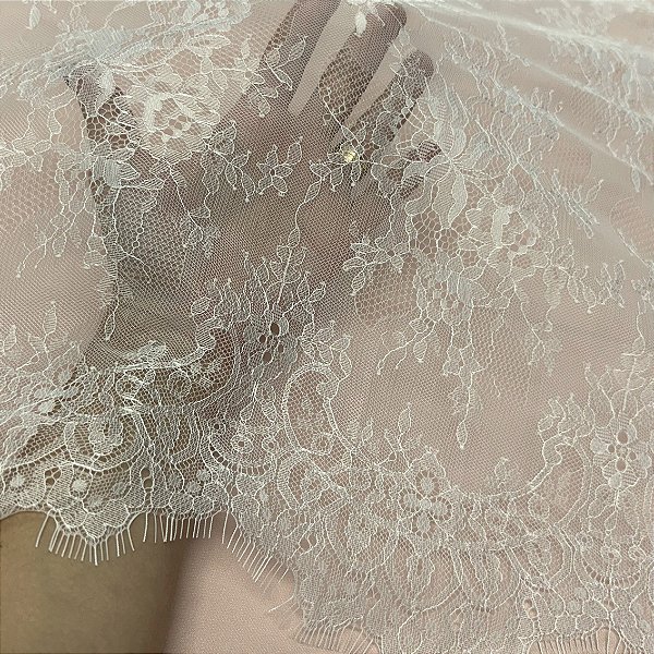 Renda Chantilly 40139 Off White - valor referente peça de 3 metros