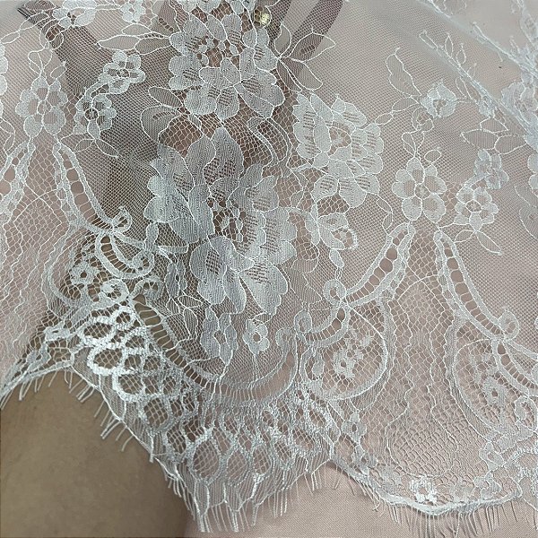 Renda Chantilly 40002 Branca - valor referente peça de 3 metros