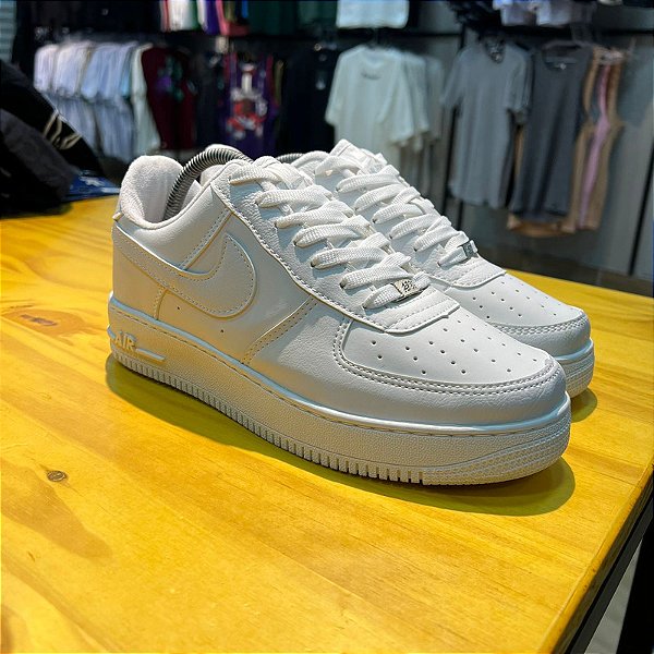 NIKE AIR FORCE 1