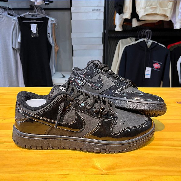 NIKE DUNK LOW SB VERNIZ - PRETO