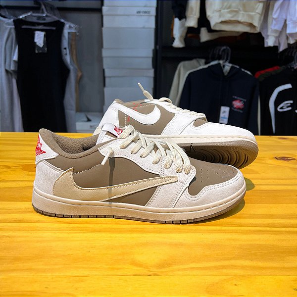 TRAVIS SCOTT X AIR JORDAN LOW BEGE