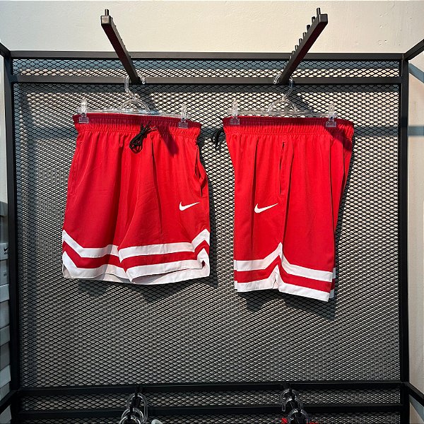 BERMUDA ESPORTIVA NIKE DRI FIT TWO STRIPES