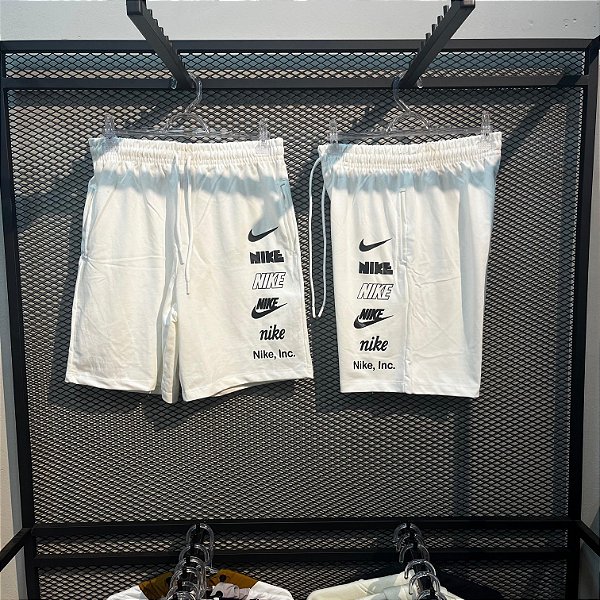 BERMUDA MOLETOM NIKE INC.