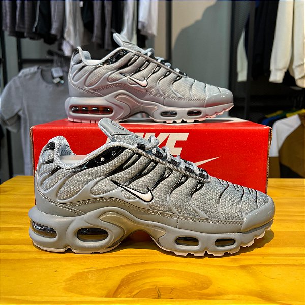 TÊNIS NIKE AIR MAX PLUS TN "WOLF GREY"