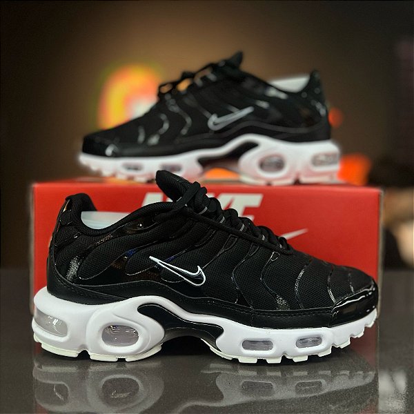 TÊNIS NIKE AIR MAX PLUS TN "BLACK & WHITE"