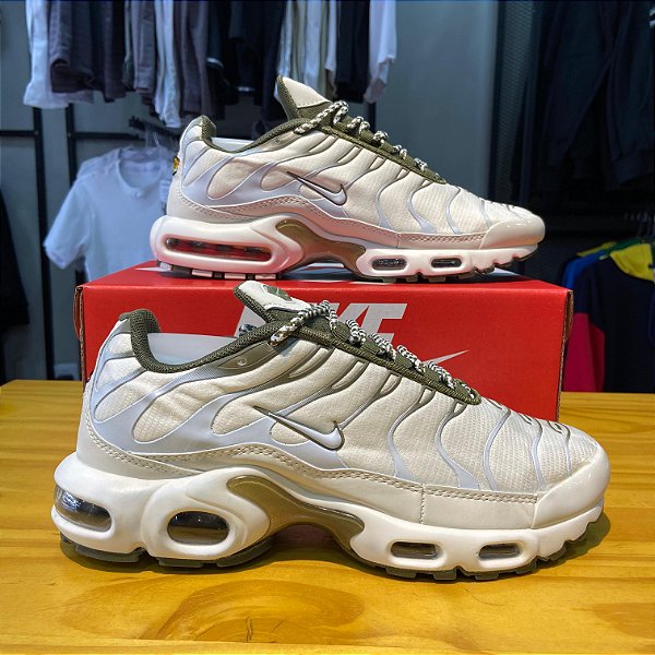 TÊNIS NIKE AIR MAX PLUS TN "BONE OLIVE"