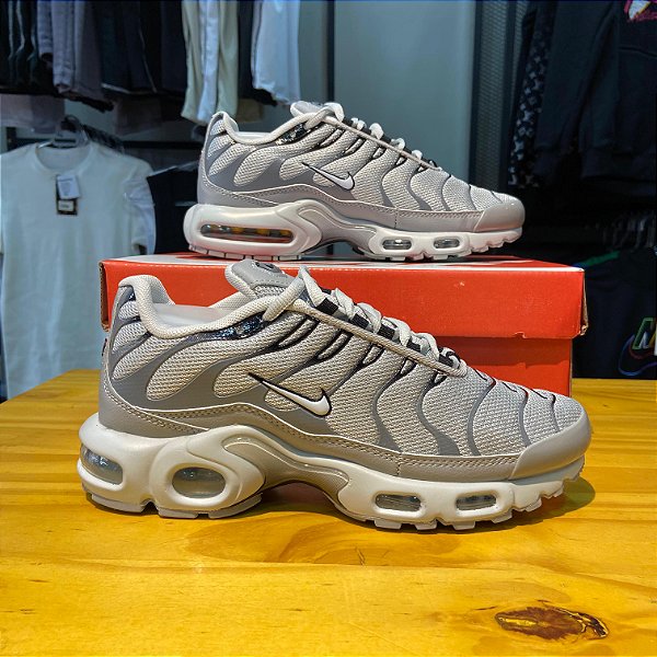 TÊNIS NIKE AIR MAX PLUS TN "SILVER"