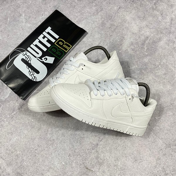 TÊNIS NIKE DUNK LOW PRO TRIPLE WHITE