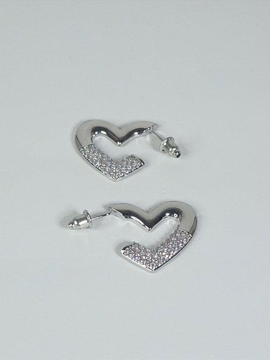BRINCO ARGOLA CORAÇÃO CRAVEJADA EM ZIRCONIAS